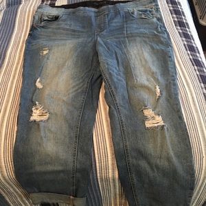 Distressed Capri jeans